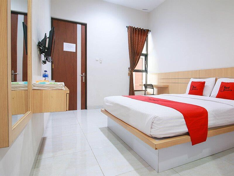 RedDoorz Syariah near Universitas Jenderal Soedirman Purwokerto Bagian luar foto