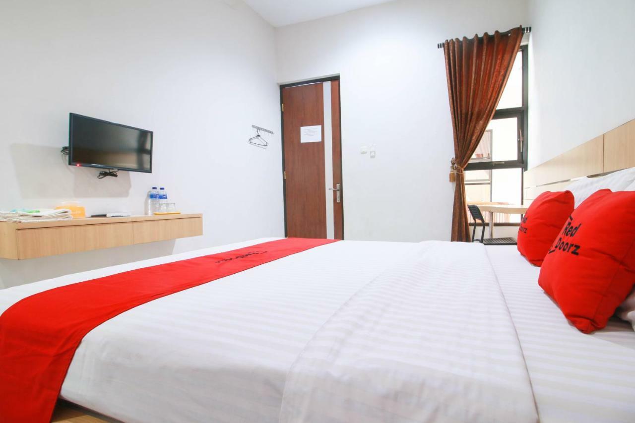 RedDoorz Syariah near Universitas Jenderal Soedirman Purwokerto Bagian luar foto