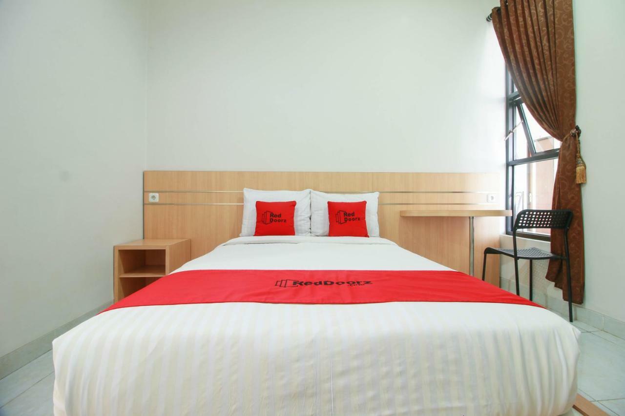RedDoorz Syariah near Universitas Jenderal Soedirman Purwokerto Bagian luar foto