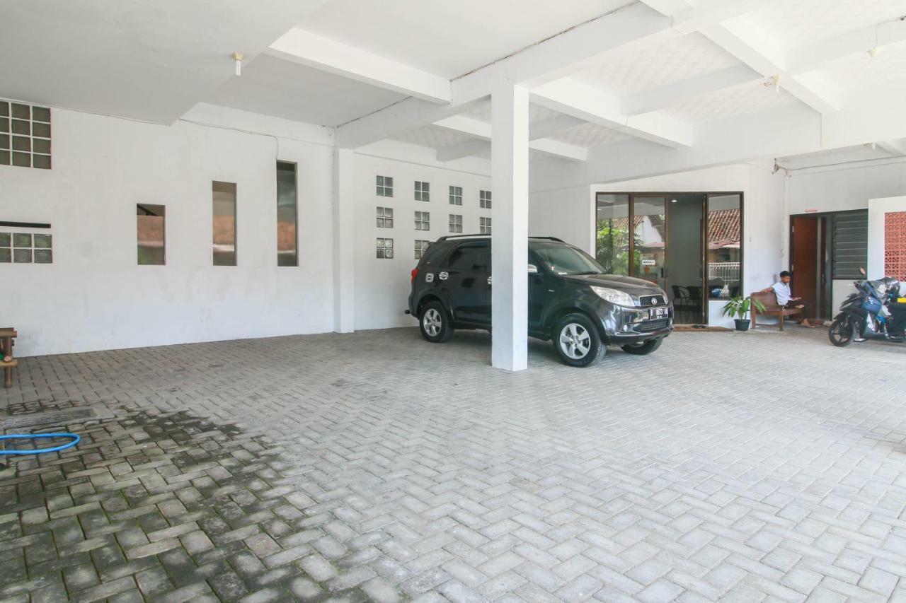 RedDoorz Syariah near Universitas Jenderal Soedirman Purwokerto Bagian luar foto