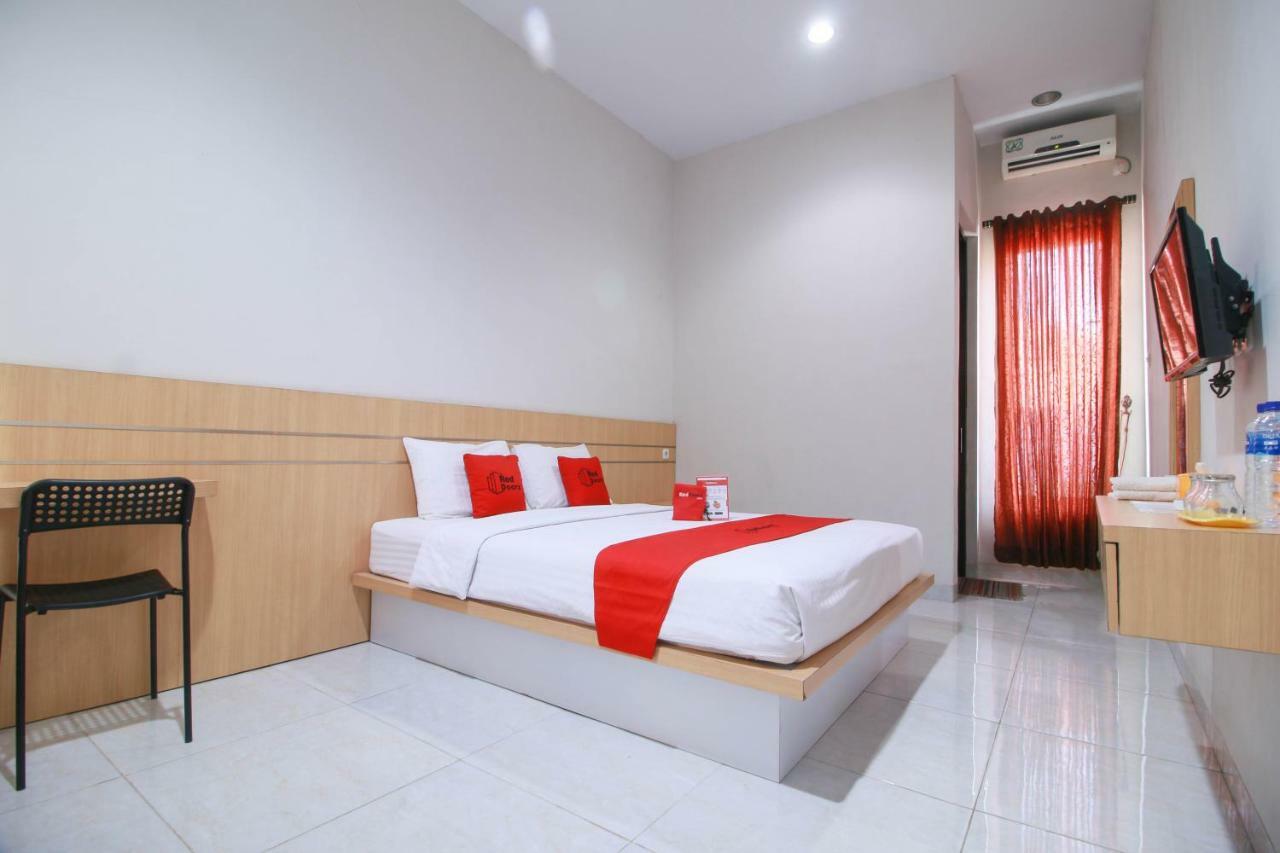 RedDoorz Syariah near Universitas Jenderal Soedirman Purwokerto Bagian luar foto