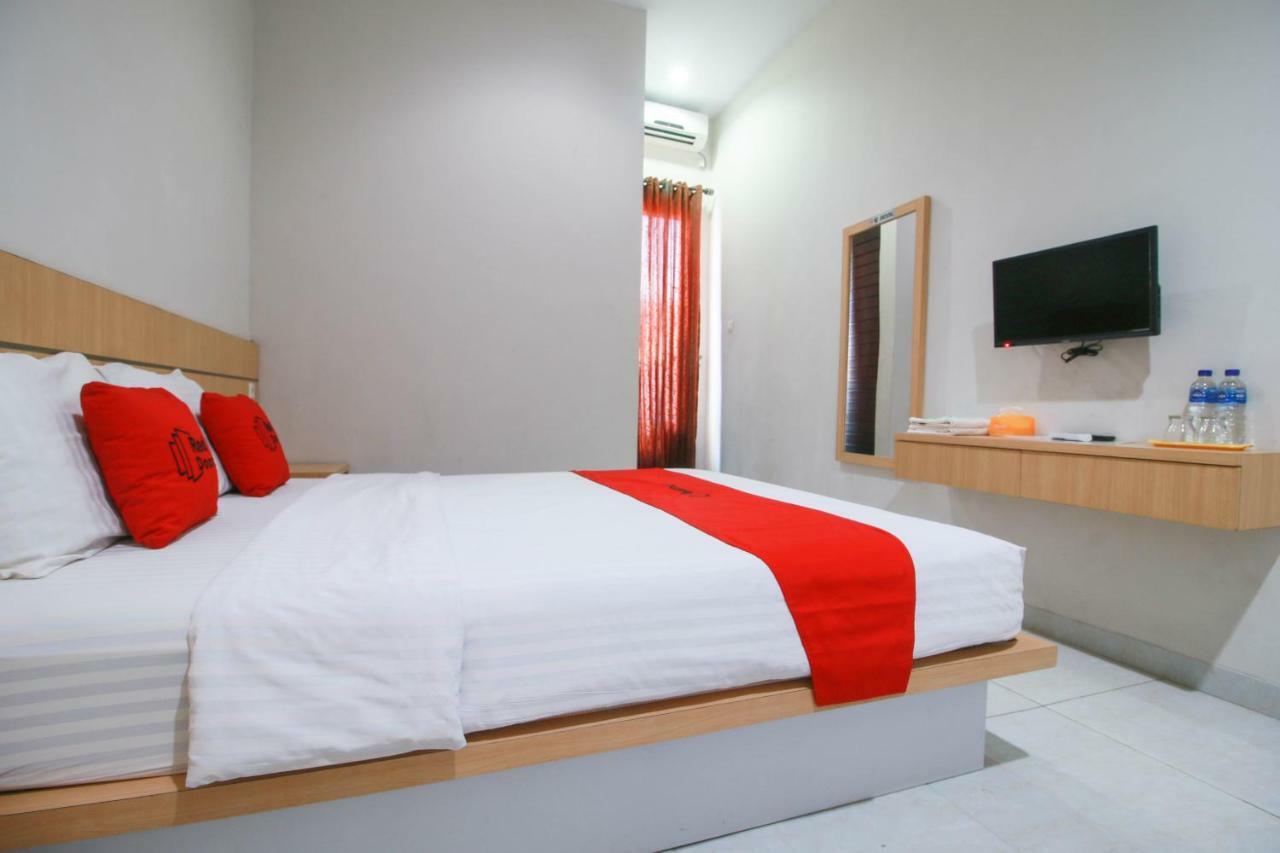 RedDoorz Syariah near Universitas Jenderal Soedirman Purwokerto Bagian luar foto