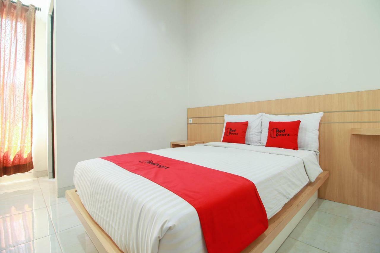 RedDoorz Syariah near Universitas Jenderal Soedirman Purwokerto Bagian luar foto