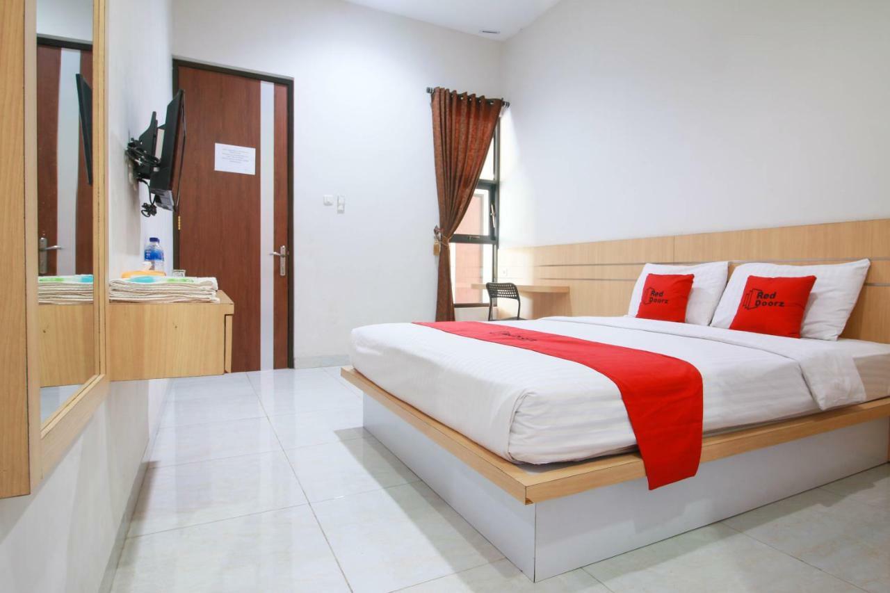RedDoorz Syariah near Universitas Jenderal Soedirman Purwokerto Bagian luar foto
